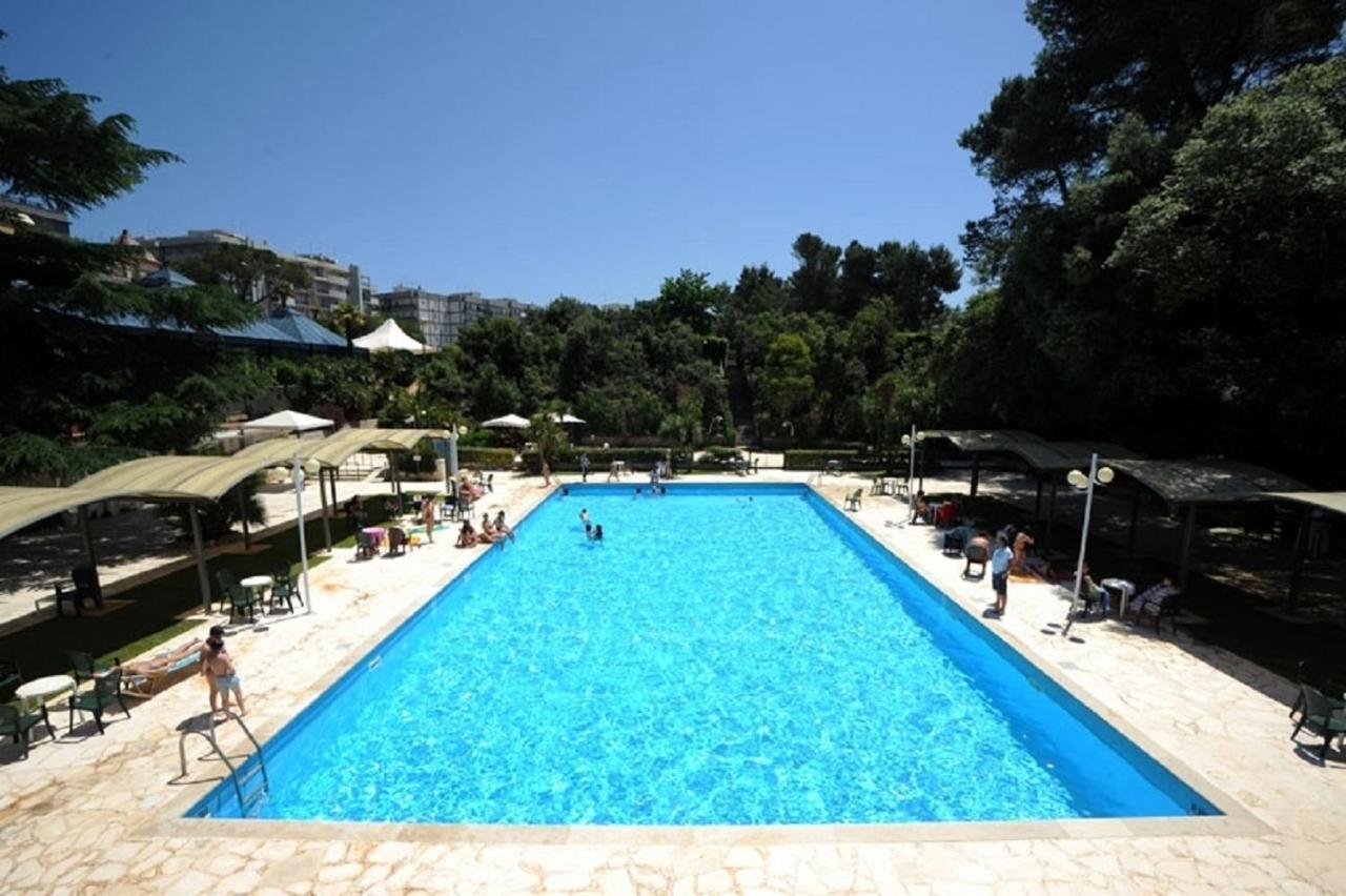Hotel Villa Rosa Мартина Франка Екстериор снимка