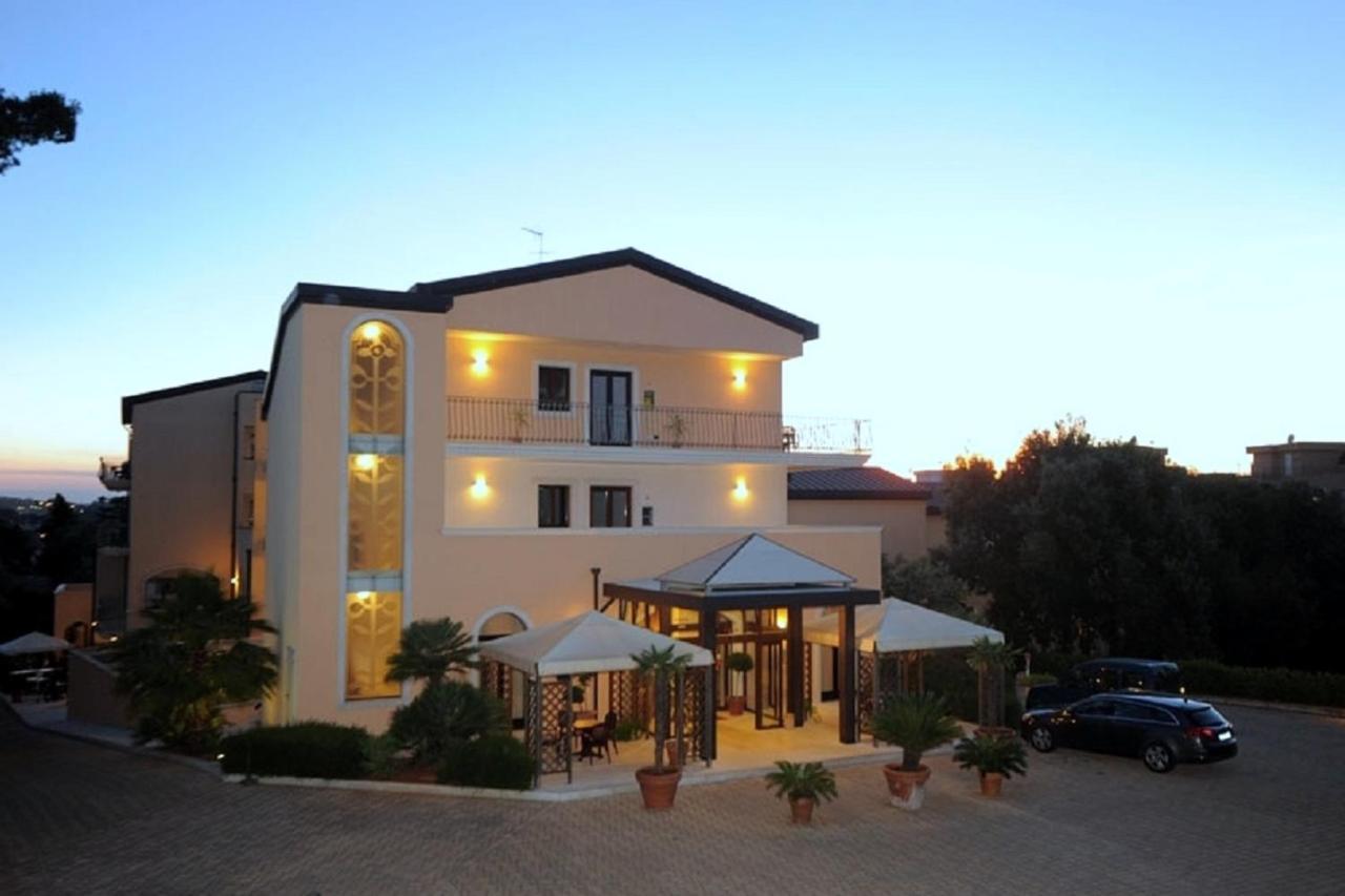 Hotel Villa Rosa Мартина Франка Екстериор снимка