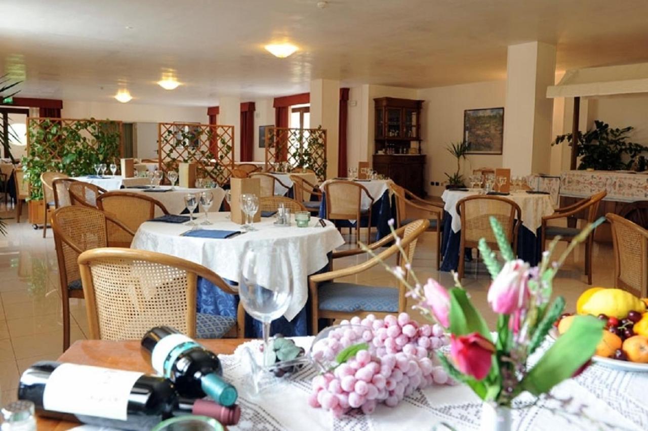 Hotel Villa Rosa Мартина Франка Екстериор снимка