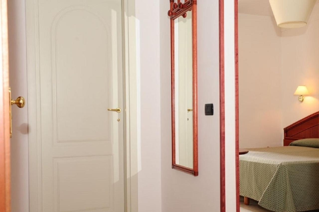 Hotel Villa Rosa Мартина Франка Екстериор снимка