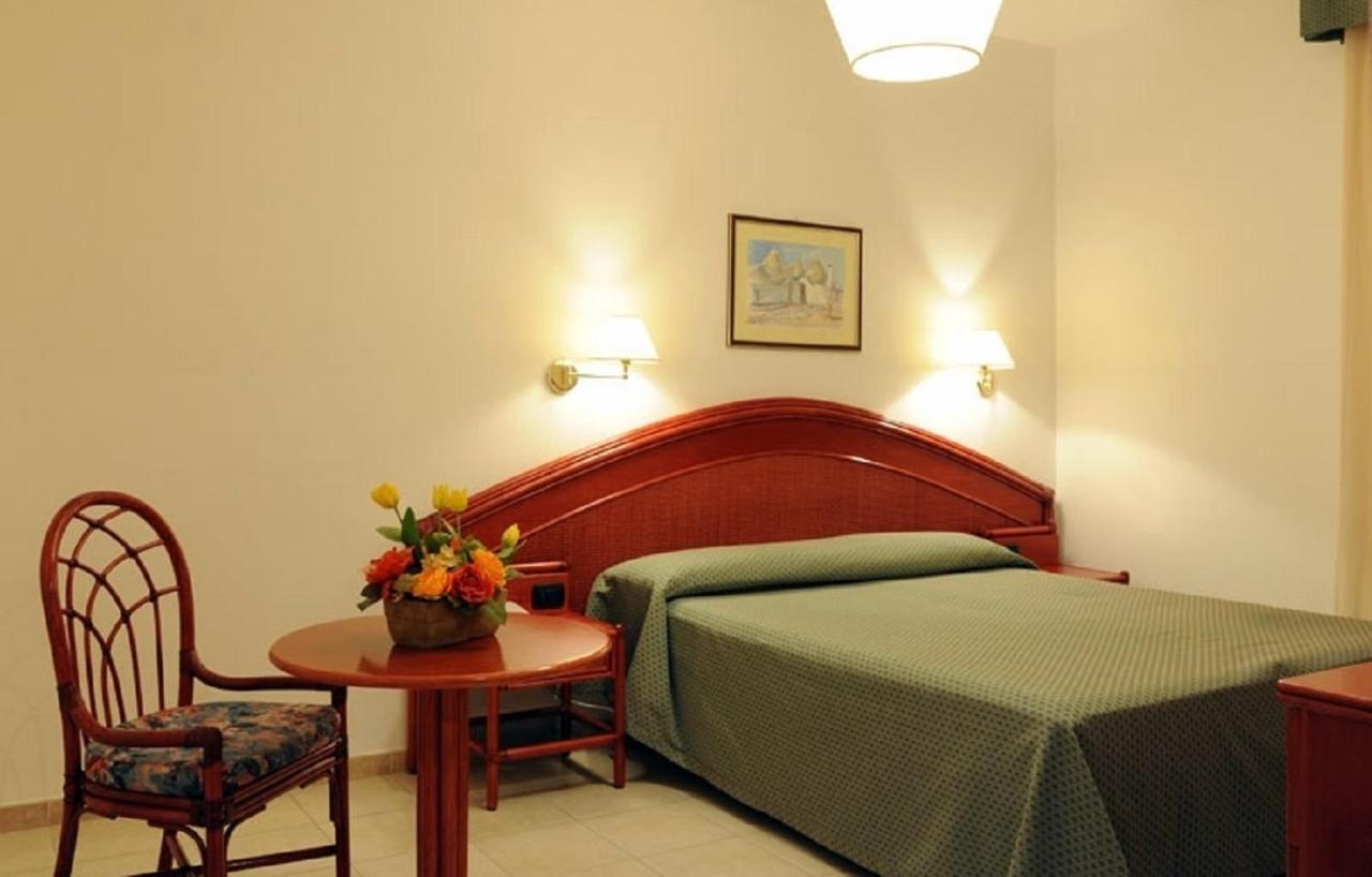 Hotel Villa Rosa Мартина Франка Екстериор снимка